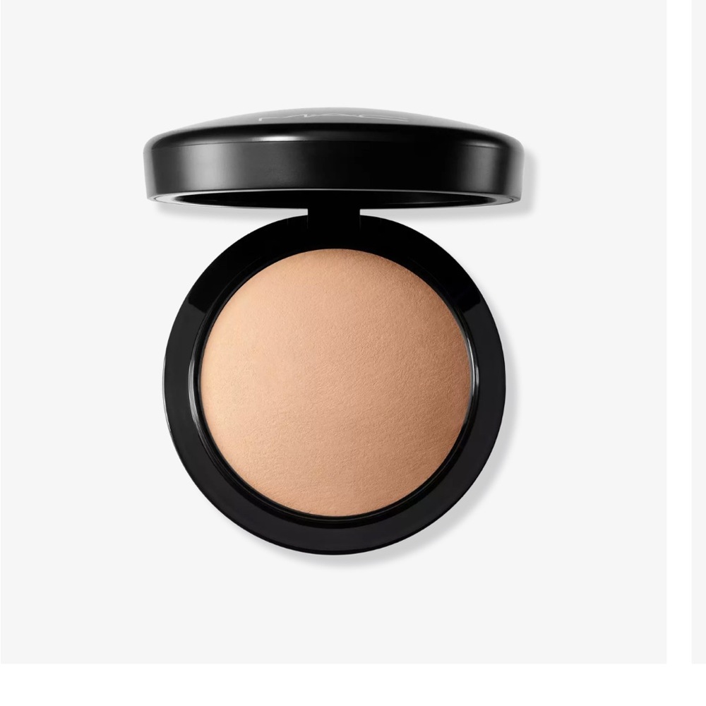 MAC Cosmetics Mineralize Skin finish natural